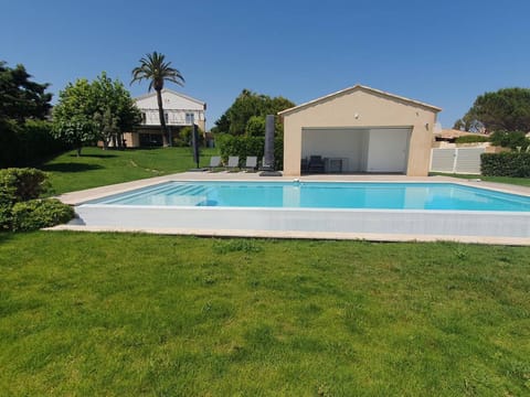 Villa pieds dans l'eau pour 10 personnes avec piscine, clim et Wi-Fi - FR-1-768-27 Villa in Roquebrune-sur-Argens