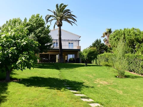 Villa pieds dans l'eau pour 10 personnes avec piscine, clim et Wi-Fi - FR-1-768-27 Villa in Roquebrune-sur-Argens