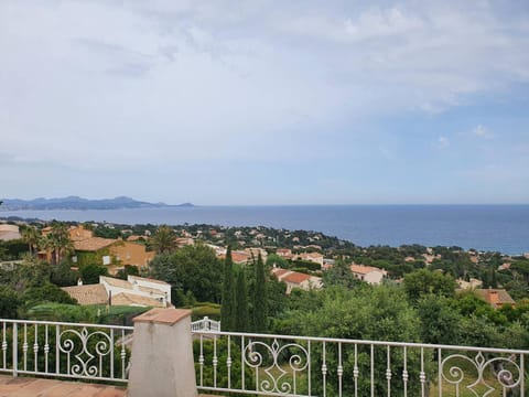 Grande villa 6 chambres avec piscine privée chauffée, vue mer, climatisation et jardin - FR-1-768-31 Villa in Roquebrune-sur-Argens