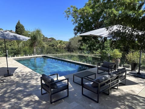 Villa contemporaine 8/9 pers avec piscine & clim proche plages - 4 étoiles - FR-1-768-43 Villa in Sainte-Maxime