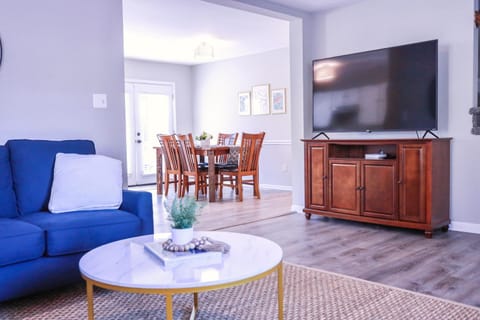 TV and multimedia, Living room, Dining area