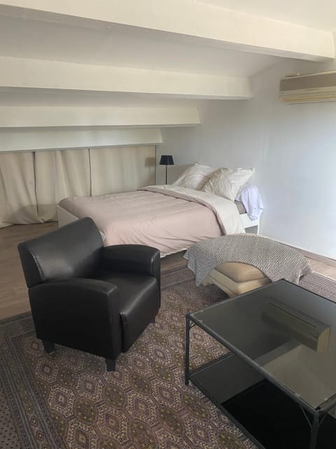 Bed, Living room, Bedroom