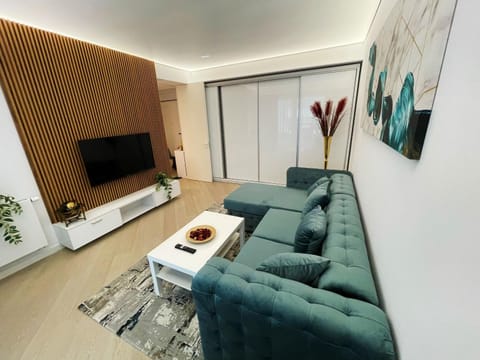 Communal lounge/ TV room, TV and multimedia, Living room, Seating area, Evening entertainment