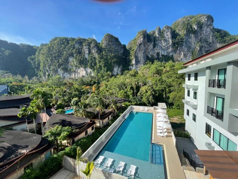 Natural landscape, Mountain view, Pool view, Swimming pool, sunbed