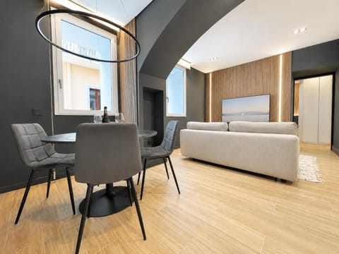 TV and multimedia, Living room, Dining area