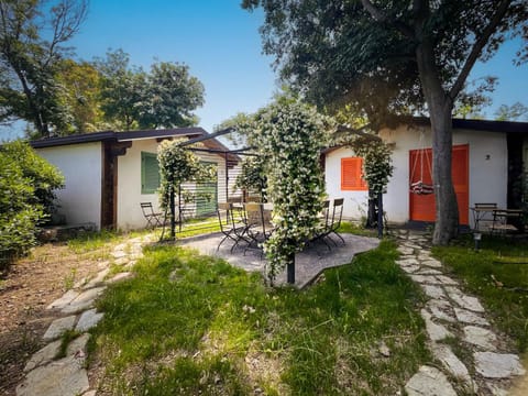 Miniglamp E.V. - Camping Chalet in Ischia