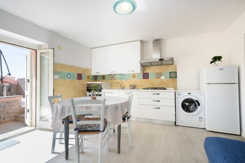 Facade/entrance, Kitchen or kitchenette, Dining area