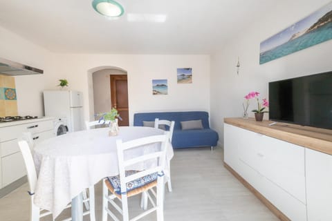 TV and multimedia, Kitchen or kitchenette, Seating area, Dining area