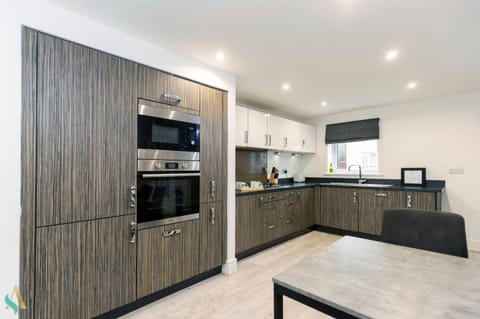 Kitchen or kitchenette, kitchen, kitchen