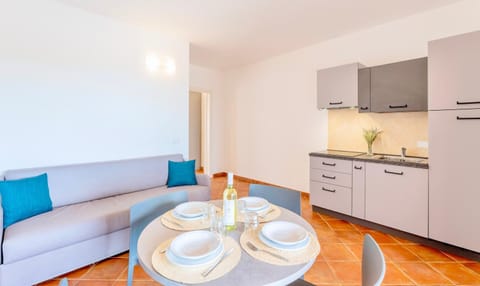 Living room, Dining area, stove