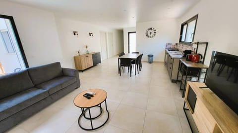 Villa Bruna, 8 pers, piscine, 15 minutes plage en voiture Villa in Zonza