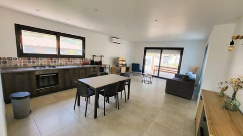 Villa Bruna, 8 pers, piscine, 15 minutes plage en voiture Villa in Zonza