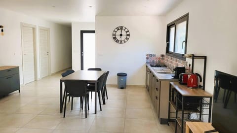 Villa Bruna, 8 pers, piscine, 15 minutes plage en voiture Villa in Zonza