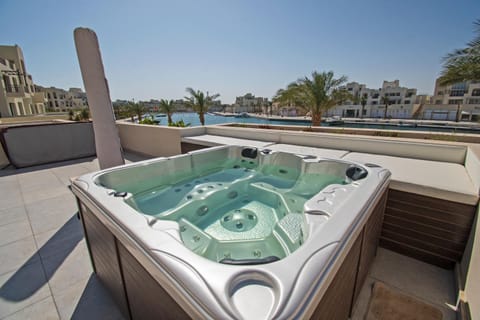 Day, Natural landscape, Hot Tub, Pool view
