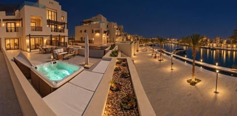 Property building, Patio, Night, Natural landscape, View (from property/room), Balcony/Terrace, Pool view, Swimming pool, sunbed