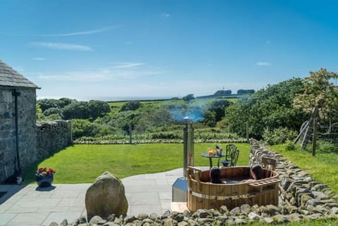 Property building, Natural landscape, Hot Tub, Garden view