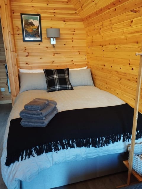 Bed, Photo of the whole room, towels