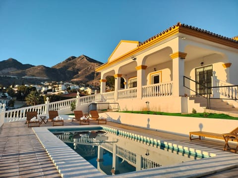 Property building, Mountain view, Pool view, Swimming pool, sunbed, towels