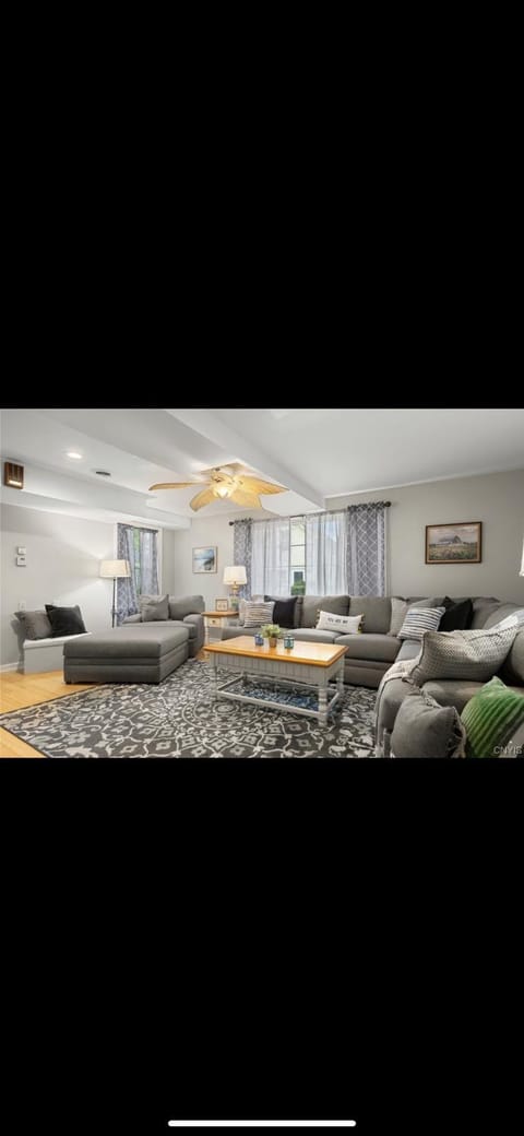 Verona Beach House House in Verona Beach