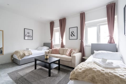 Bed, Living room, Photo of the whole room, Seating area, towels