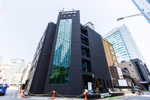 Property building, Facade/entrance