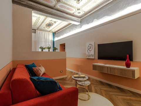 Communal lounge/ TV room, TV and multimedia, Living room