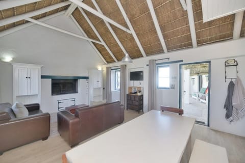 Le Petit Cottage in Langezandt Struisbaai House in Western Cape