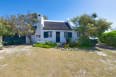 Le Petit Cottage in Langezandt Struisbaai House in Western Cape