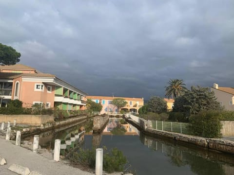 Très bel appartement centre-ville pour 4 personnes Apartment in La Londe-les-Maures