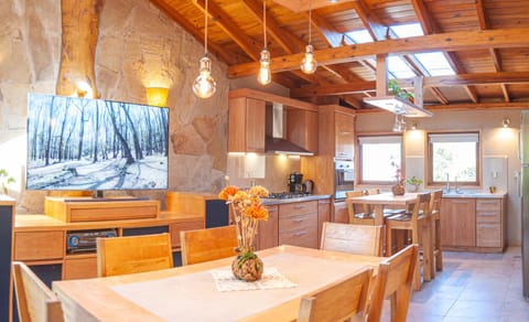 TV and multimedia, Dining area, Garden view, Lunch