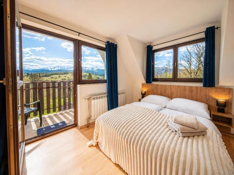 Bed, Natural landscape, View (from property/room), Balcony/Terrace, Photo of the whole room, Bedroom, Garden view, Mountain view, internet, towels