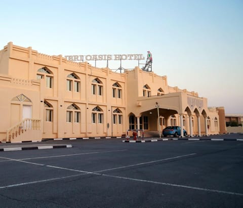 Property building, Day, Landmark view, Parking