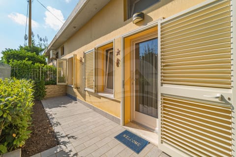 Property building, Facade/entrance