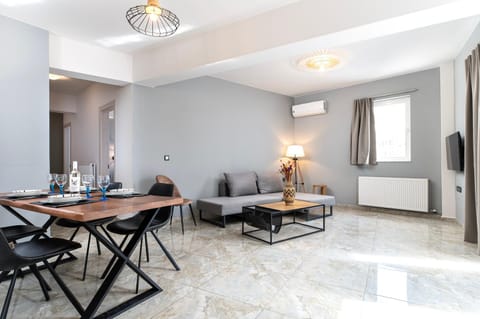 Living room, Seating area, Dining area, air conditioner