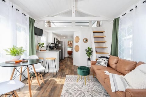 TV and multimedia, Kitchen or kitchenette, Living room, Seating area, Dining area, minibar