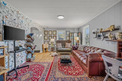 Library, TV and multimedia, Living room, Seating area