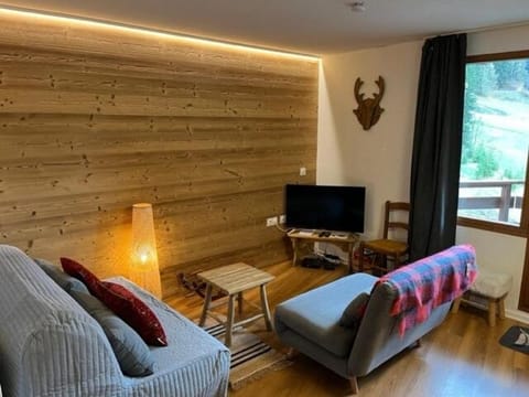 Bed, fireplace