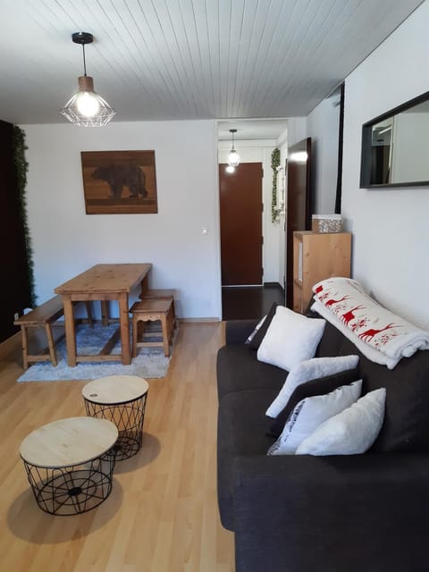 Bed, kitchen