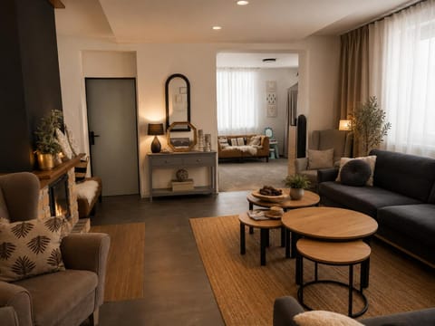 Communal lounge/ TV room