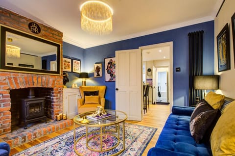 Chic Cottage Fireplace Patio Pet Train Stn House in Tendring District