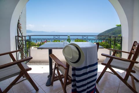 View (from property/room), Balcony/Terrace, Landmark view, Sea view