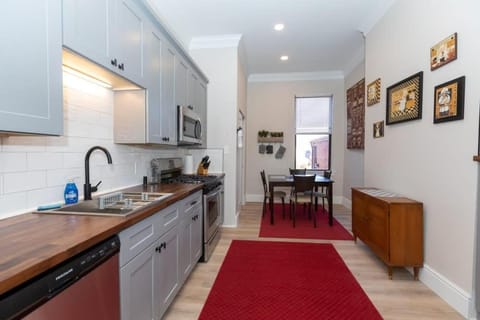 Historic & Sophisticated Walk to Casino Stadiums Apartment in Pittsburgh