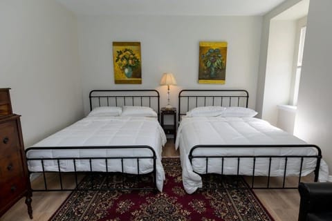 Historic & Sophisticated Walk to Casino Stadiums Apartment in Pittsburgh