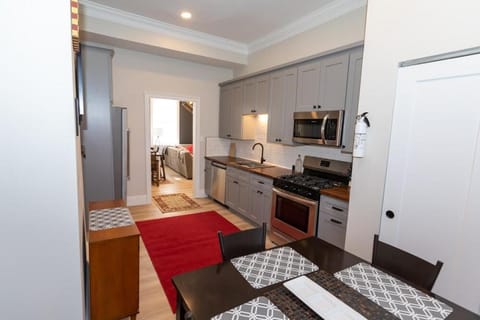 Historic & Sophisticated Walk to Casino Stadiums Apartment in Pittsburgh