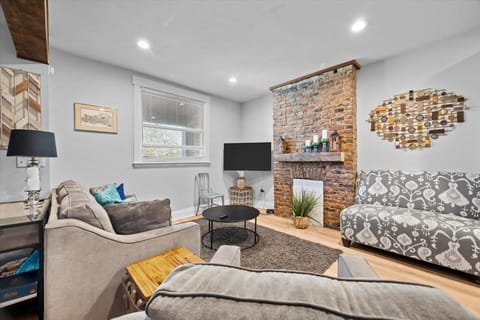 Sophisticated Elegance in Pghs Most Scenic Locale House in Pittsburgh