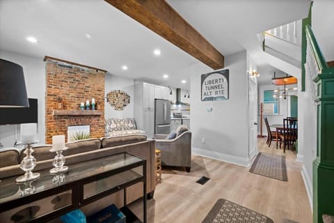 Sophisticated Elegance in Pghs Most Scenic Locale House in Pittsburgh