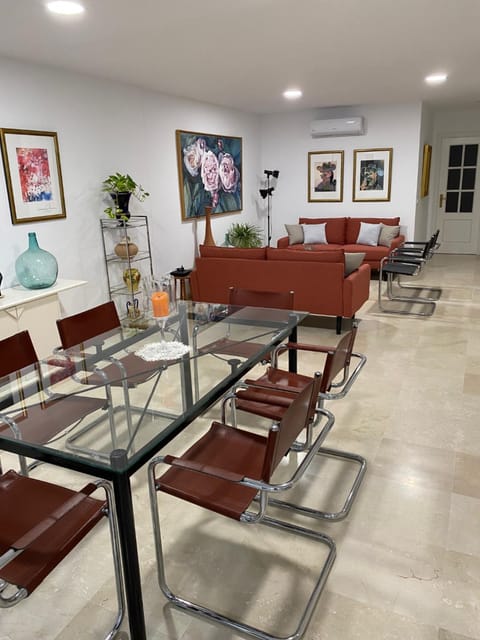 Seating area, Dining area