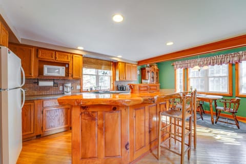 Greig Getaway Near Brantingham Lake and Ski Resort House in Adirondack Mountains