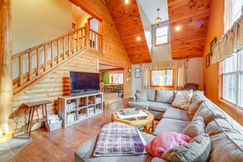 Greig Getaway Near Brantingham Lake and Ski Resort House in Adirondack Mountains