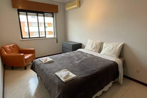 Bed, Bedroom, towels, air conditioner